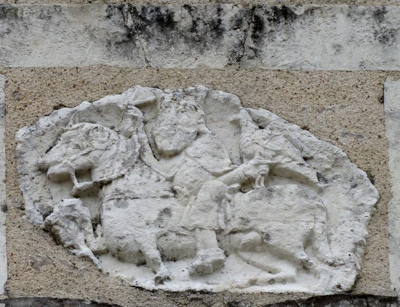 bas-relief : roi cavalier, vue générale - © Ministère de la Culture (France), Conservation des antiquités et des objets d'art du Loir-et-Cher, tous droits réservés 