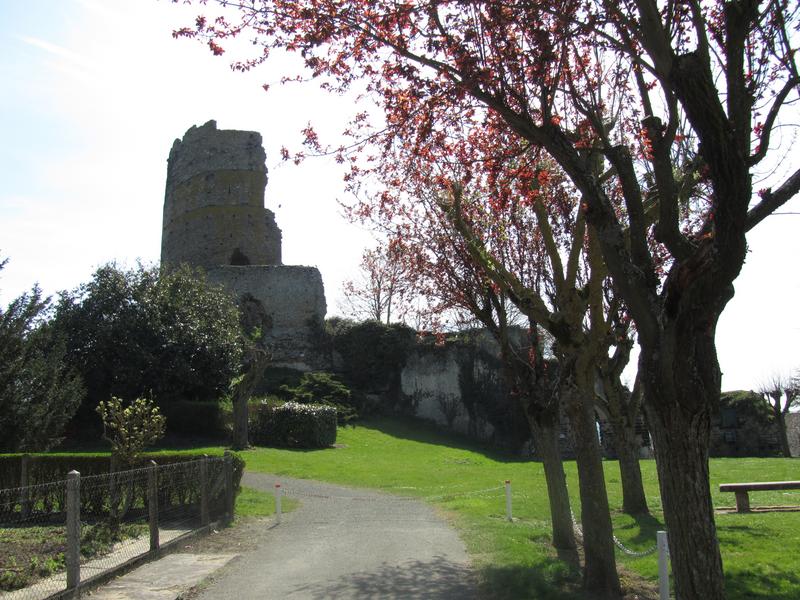 Ruines du château : vue partielle