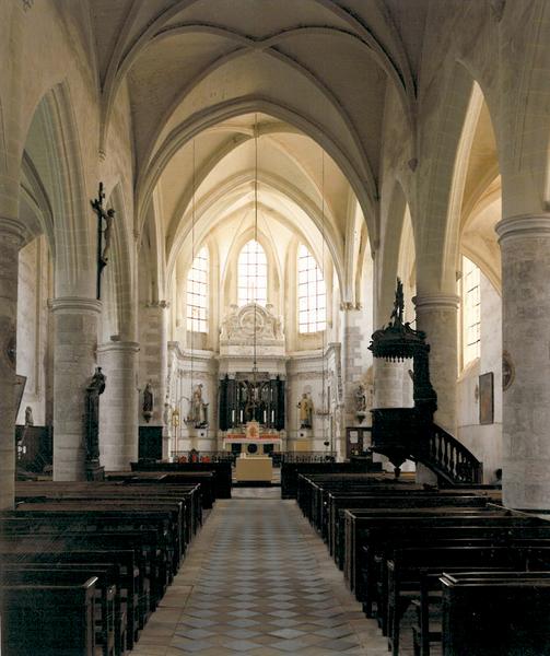 Eglise Saint-Dyé : vue générale de la nef