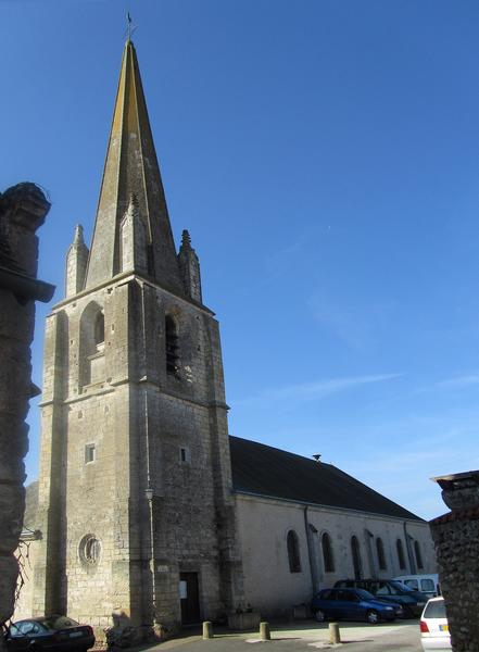 Eglise Saint-Denis : vue générale du clocher