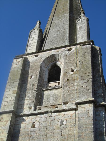 Eglise Saint-Denis : vue partielle du clocher