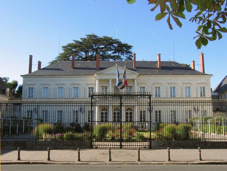 Préfecture : façade sud, vue générale