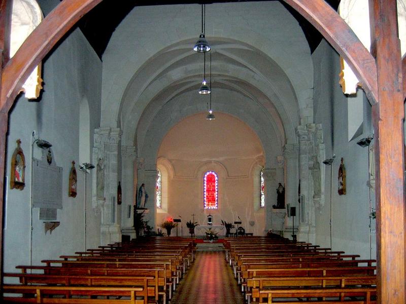 Eglise Saint-Martin : vue générale de la nef