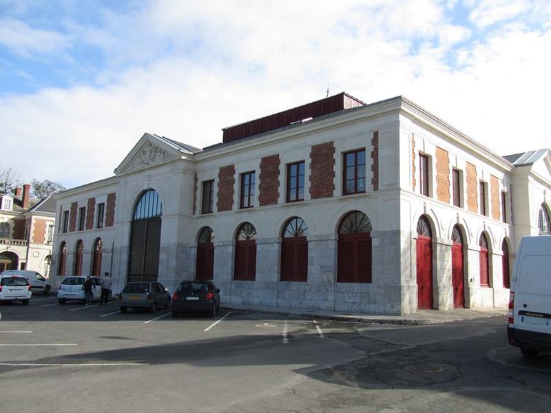 Halle : façade ouest, vue générale