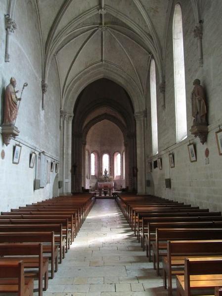 Eglise Notre-Dame-de-Nanteuil : vue générale de la nef