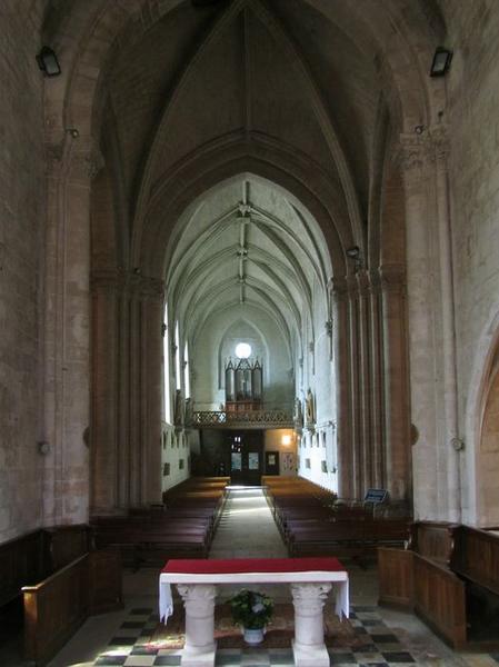 Eglise Notre-Dame-de-Nanteuil : vue générale de la nef