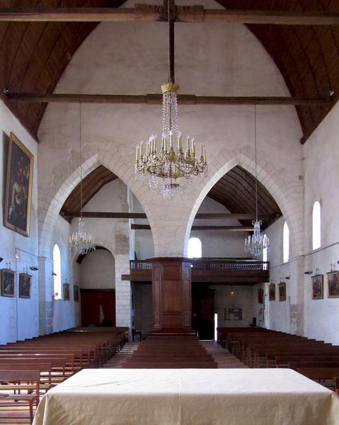 Eglise Saint-Pierre : vue générale de la nef