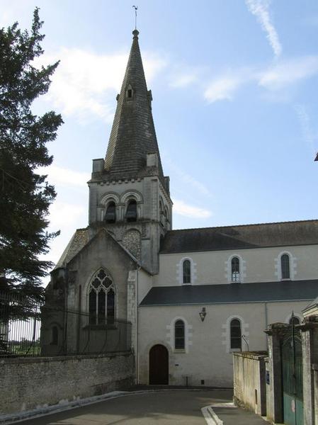 Eglise Saint-Pierre : vue générale du clocher