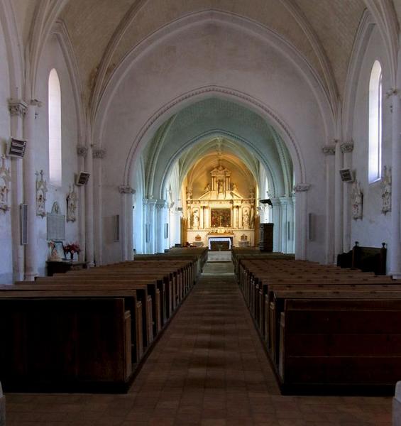 Eglise Saint-Pierre : vue générale de la nef