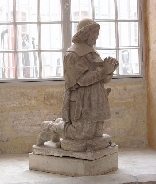 statue (statue funéraire) d'Honoré Barentin, vue générale - © Ministère de la Culture (France), Conservation des antiquités et des objets d'art du Loir-et-Cher, tous droits réservés 