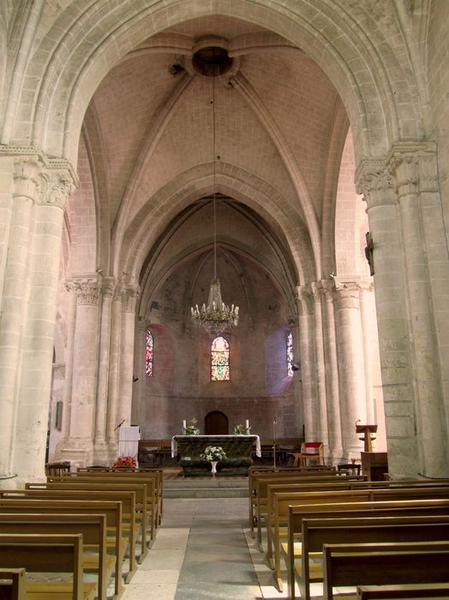 Eglise Sainte-Marie-Madeleine : vue générale de la nef