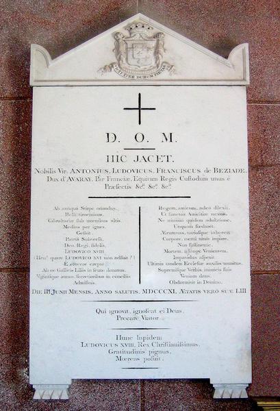 plaque funéraire (inscription funéraire) d'Antoine Louis François de Béziade, duc d'Avaray, vue générale - © Ministère de la Culture (France), Conservation des antiquités et des objets d'art du Loir-et-Cher, tous droits réservés 