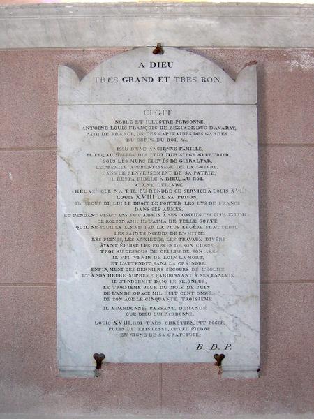 plaque funéraire (inscription funéraire) d'Antoine Louis François de Béziade, duc d'Avaray, vue générale - © Ministère de la Culture (France), Conservation des antiquités et des objets d'art du Loir-et-Cher, tous droits réservés 