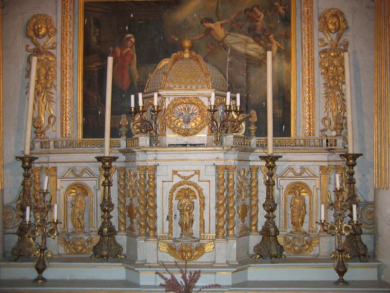 Tabernacle, gradin d'autel et trois statues (statuettes) du maître-autel : Christ Roi, Saint Jean et Saint Jean-Baptiste