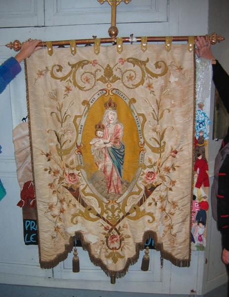 bannière de procession : Immaculée conception, vue générale - © Ministère de la Culture (France), Conservation des antiquités et des objets d'art du Loir-et-Cher, tous droits réservés 