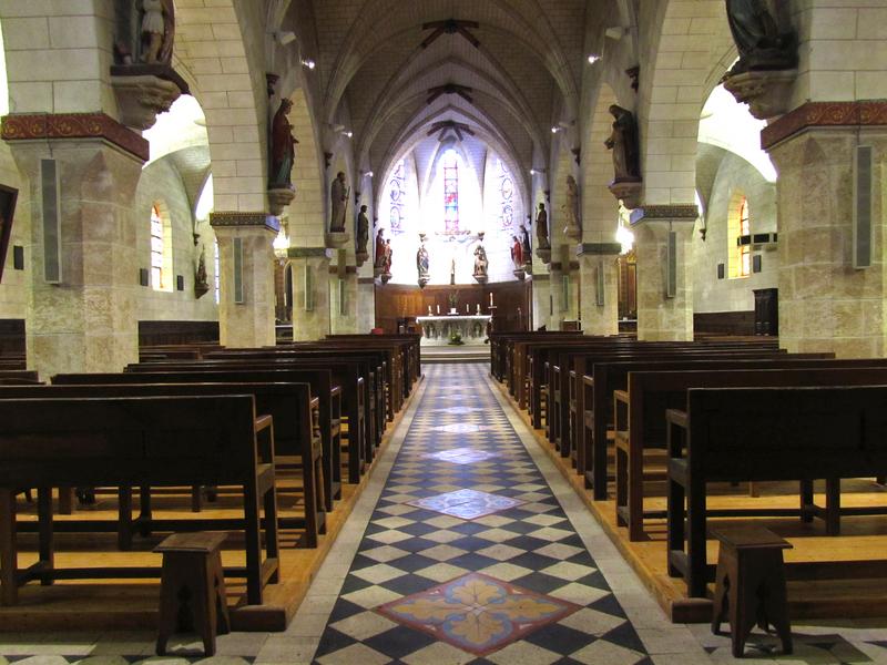 statues (ensemble): Saint Victor, Saint Théodule, Saint Corneille (?), Saint Jacob, Saint Froniculus, Saint Ursin, Saint Joseph, Saint Isidore, Saint Roch, Saint Vincent, Curé d'Ars, Sainte Barbe, Ange gardien, Sainte Anne et la Vierge (Education de la Vierge), Saint Michel archange, Saint Antoine, vue générale - © Ministère de la Culture (France), Conservation des antiquités et des objets d'art du Loir-et-Cher, tous droits réservés 