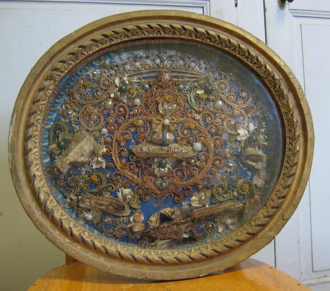 reliquaire (reliquaire à paperolles), vue générale - © Ministère de la Culture (France), Conservation des antiquités et des objets d'art du Loir-et-Cher, tous droits réservés 