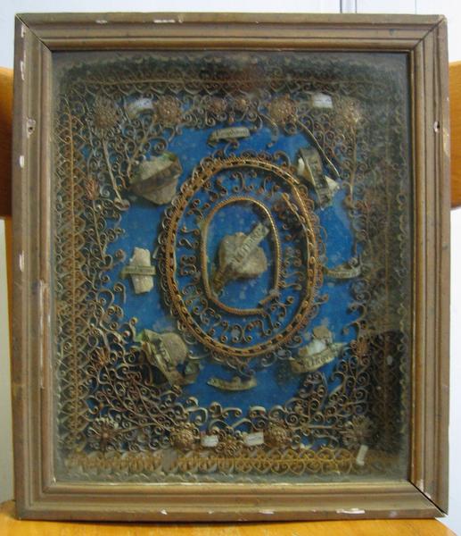 reliquaire (reliquaire à paperolles), vue générale - © Ministère de la Culture (France), Conservation des antiquités et des objets d'art du Loir-et-Cher, tous droits réservés 