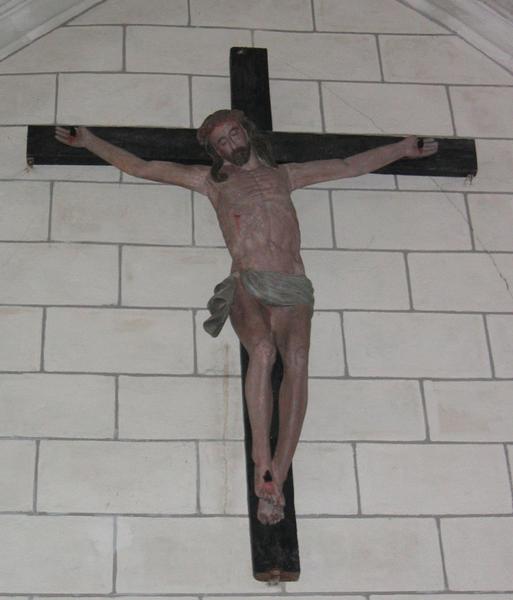 statue : Christ en croix, vue générale