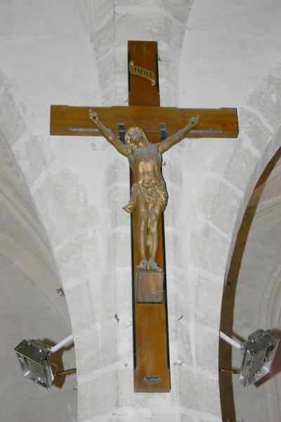statue : Christ en croix, vue générale
