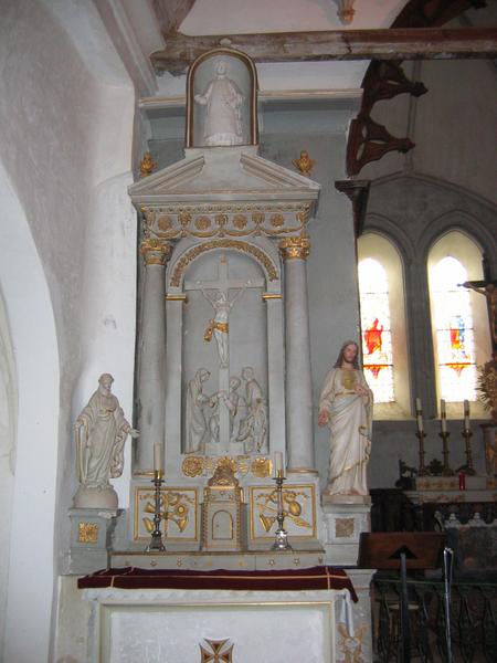 retable avec calvaire : Christ en croix avec Vierge, saint Jean et Marie-Madeleine, vue générale - © Ministère de la Culture (France), Conservation des antiquités et des objets d'art du Loir-et-Cher, tous droits réservés 