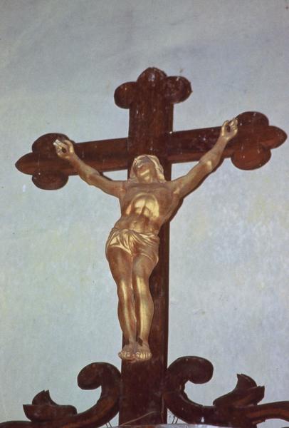 Statue : Christ en croix