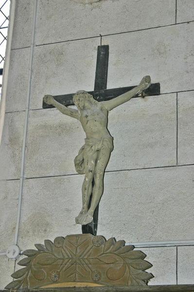 statue : Christ en croix, vue générale - © Ministère de la Culture (France), Conservation des antiquités et des objets d'art du Loir-et-Cher, tous droits réservés 