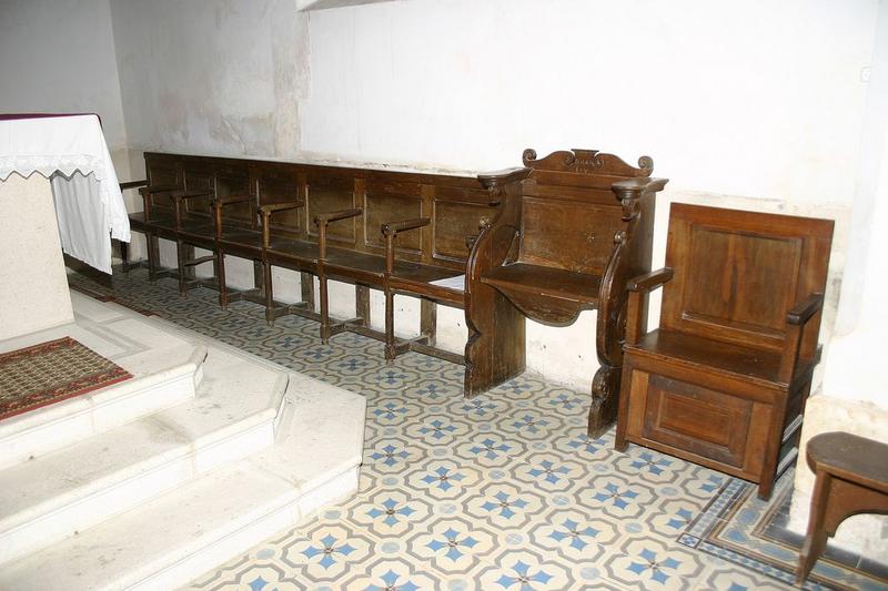 Trois bancs de choeur