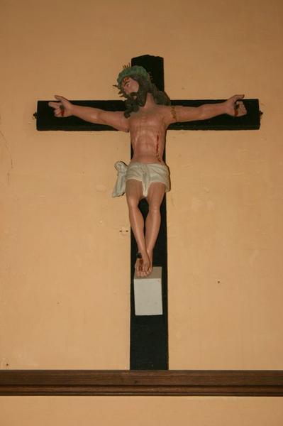 Statue : Christ en croix