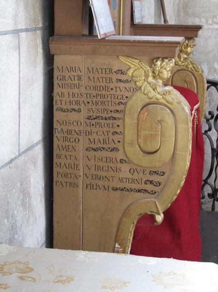 chaise à prie-Dieu, détail de la jouée de droite