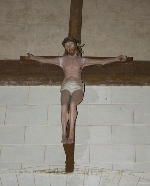 statue : Christ en croix, vue générale