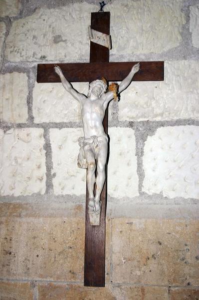 Statue : Christ en croix