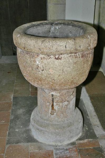 fonts baptismaux, vue générale - © Ministère de la Culture (France), Conservation des antiquités et des objets d'art du Loir-et-Cher, tous droits réservés 