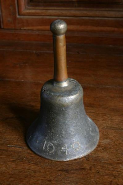 clochette, vue générale - © Ministère de la Culture (France), Conservation des antiquités et des objets d'art du Loir-et-Cher – Tous droits réservés