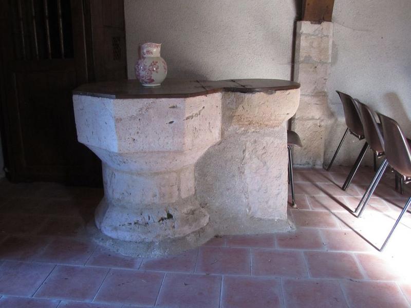 fonts baptismaux, vue générale - © Ministère de la Culture (France), Conservation des antiquités et des objets d'art du Loir-et-Cher, tous droits réservés