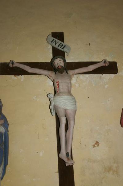 statue : Christ en croix, vue générale