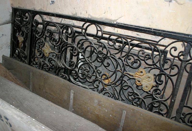 clôture de choeur déposée (table de communion), vue partielle