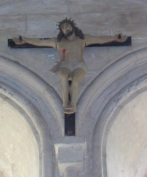 Statue : Christ en croix