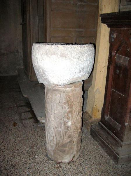 bénitier et son socle, vue générale
