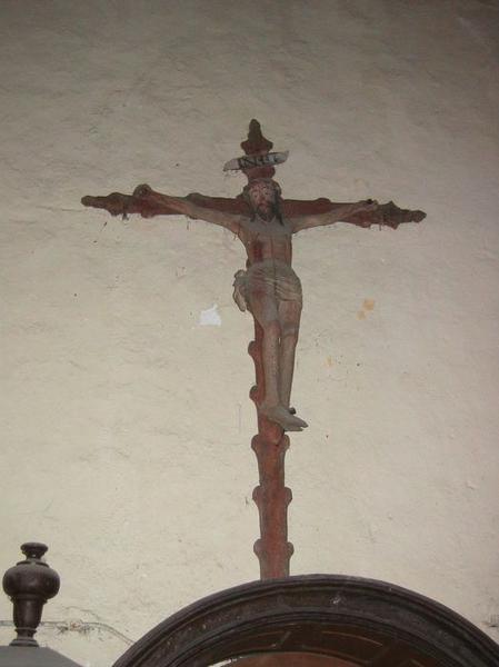 statue : Christ en croix, vue générale