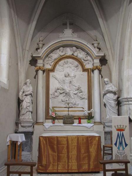 Retable latéral nord et son autel avec bas-relief : Assomption de la Vierge et deux statues : Saint Joachim et sainte Anne