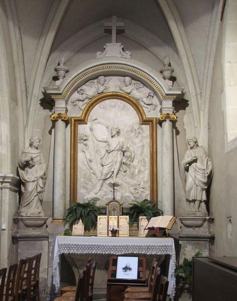 retable latéral sud et son autel avec bas-relief : Saint Jean-Baptiste et deux statues : Saint Sennen et saint Abdon, vue générale