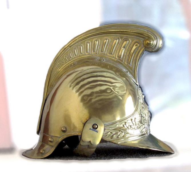 casque de pompier (casque de parade), vue générale