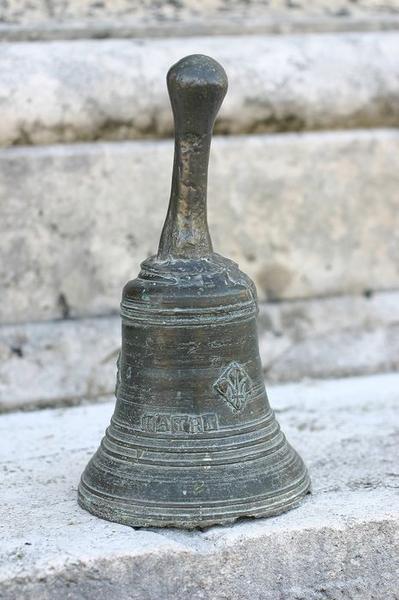 clochette, vue générale - © Ministère de la Culture (France), Conservation des antiquités et des objets d'art du Loir-et-Cher, tous droits réservés 