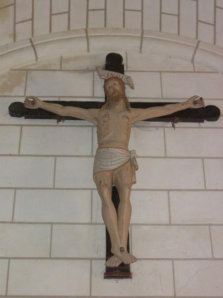 statue : Christ en croix, vue générale