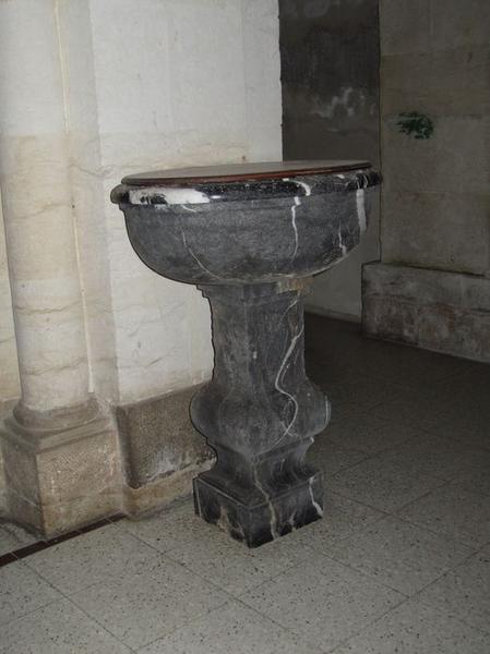 fonts baptismaux, vue générale - © Ministère de la Culture (France), Conservation des antiquités et des objets d'art du Loir-et-Cher, tous droits réservés 