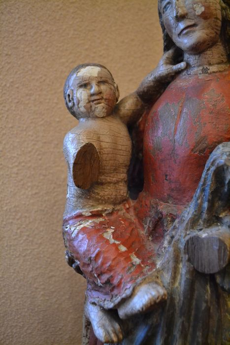 statue : Vierge à l'Enfant, détail