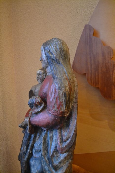 statue : Vierge à l'Enfant, profil gauche, vue partielle