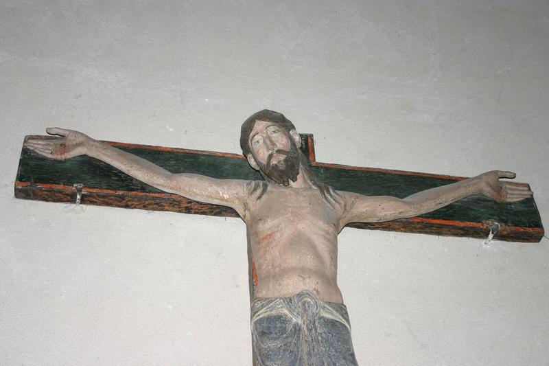 statue : Christ en croix, vue partielle