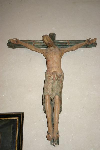 statue : Christ en croix, vue générale